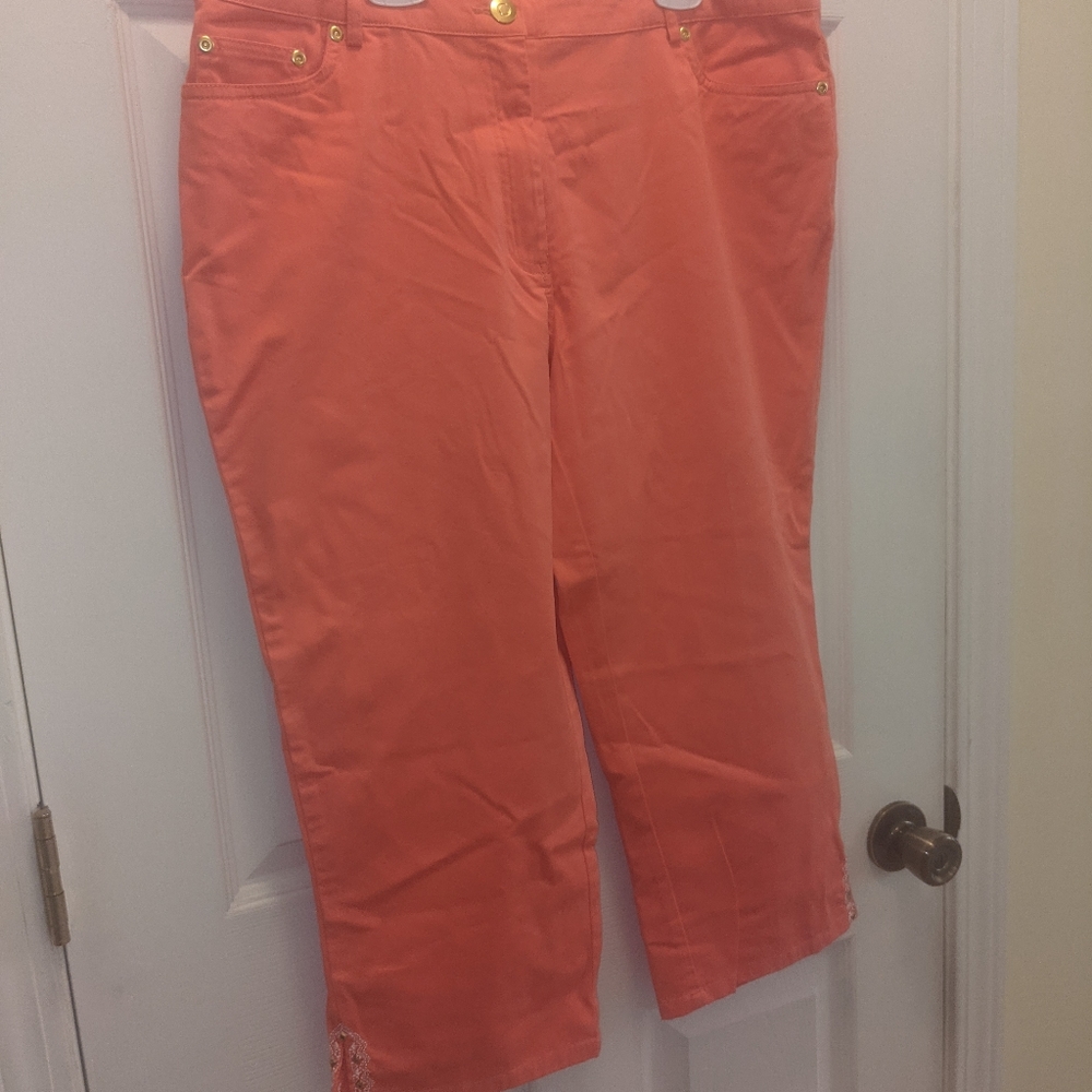 Rudy Rd. Capris - Picture 5 of 9